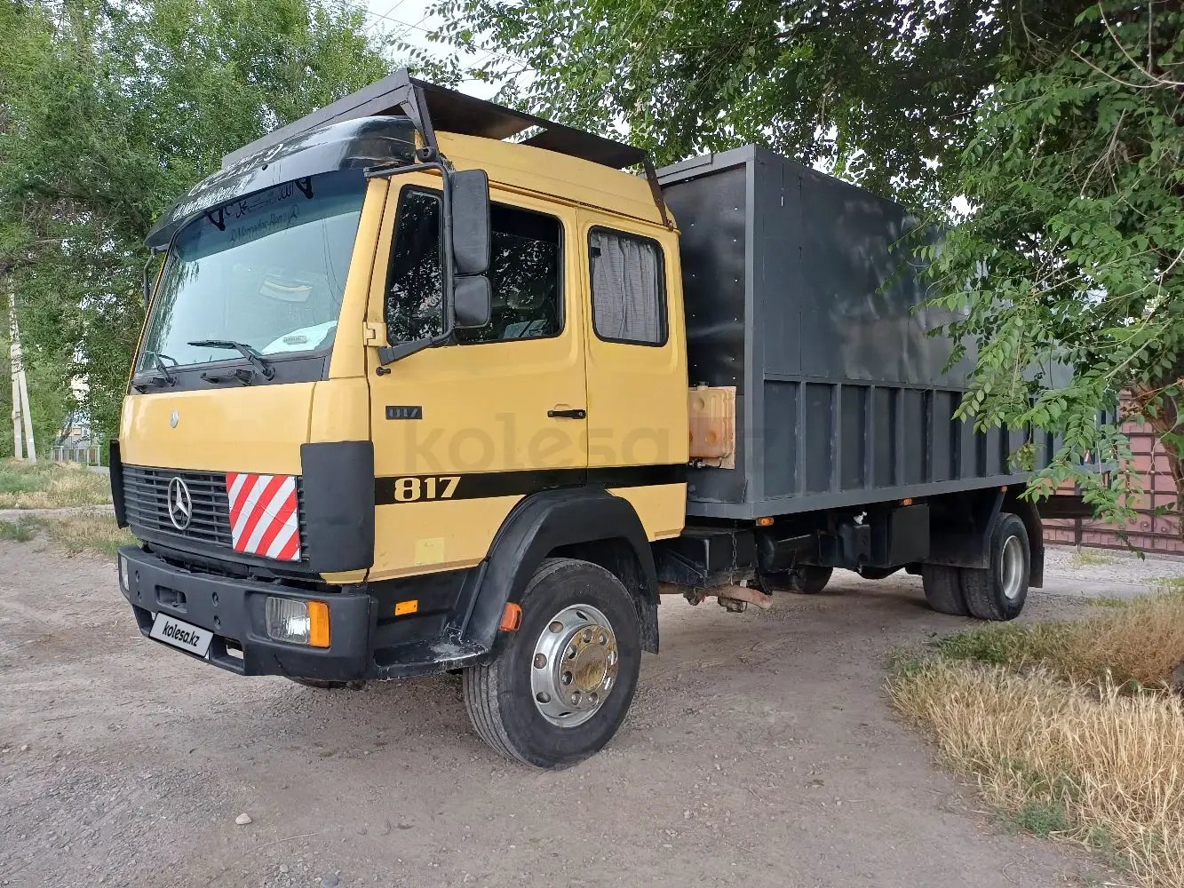 Truck Mercedes Benz 817-7.5T/425