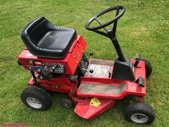 TORO 2-1641 (R-26) - Rear-Engine Riding Mower (1969)