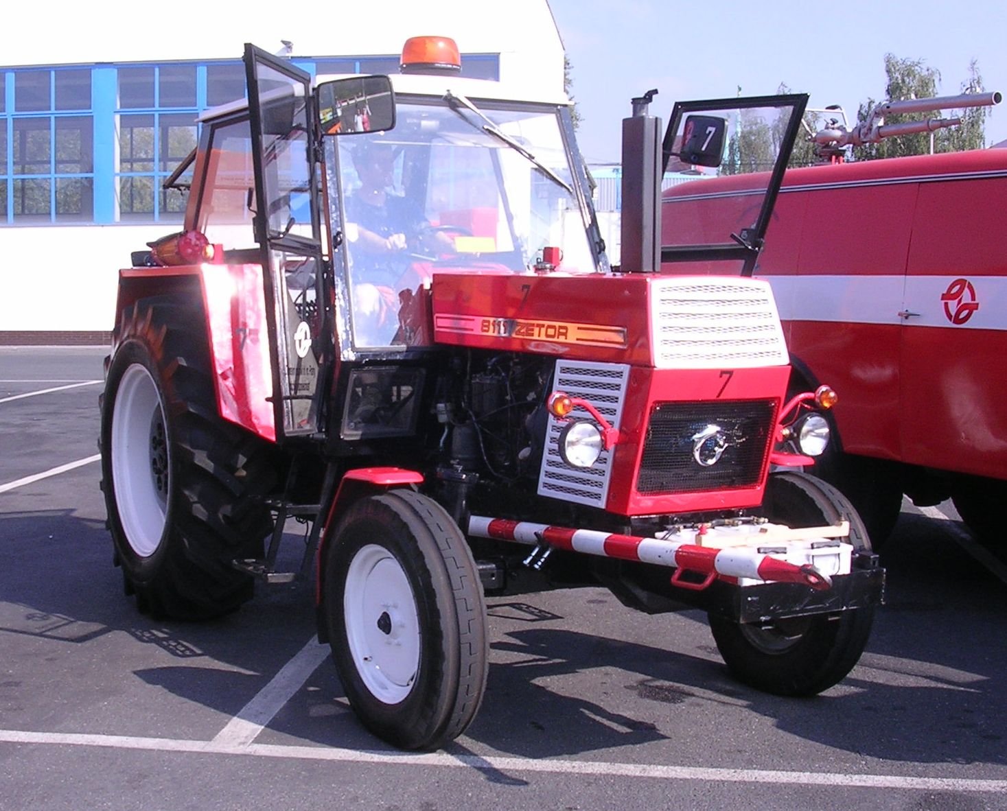 Tractor Zetor 8111
