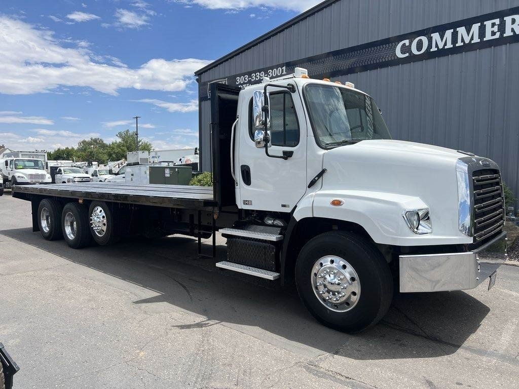 Truck Freightliner 3 AXLE RIGID BODY