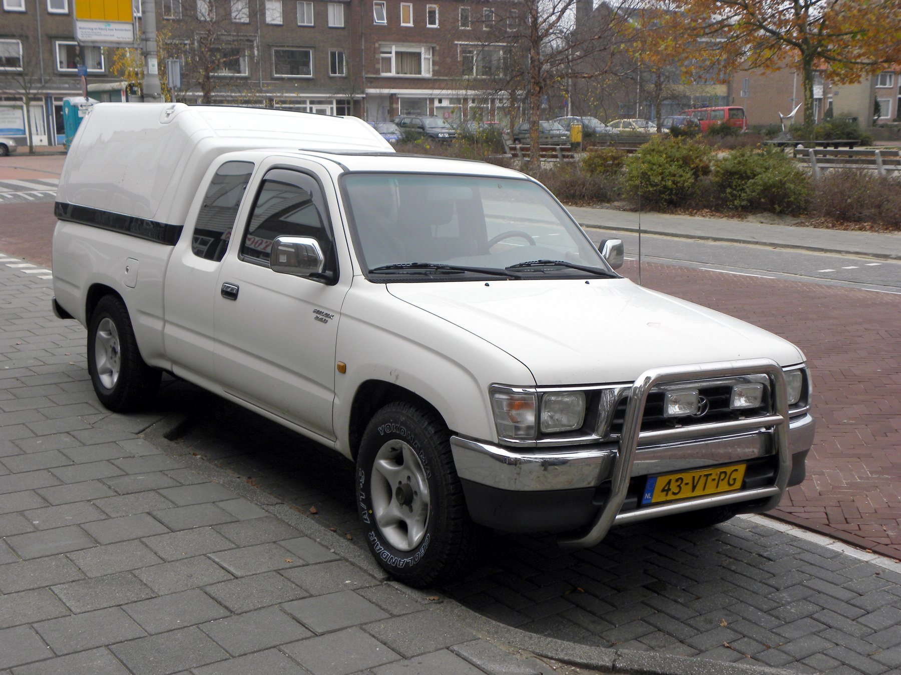 Van Toyota HILUX 2.4D XTRACAB