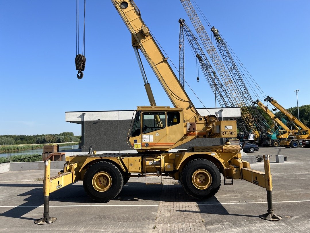 Żurawie samojezdne i terenowe Grove RT630C