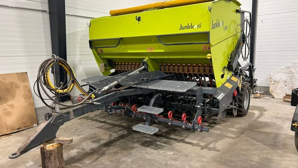 Light trailers up to 750 kg Omavalmiste JUKE 300 L