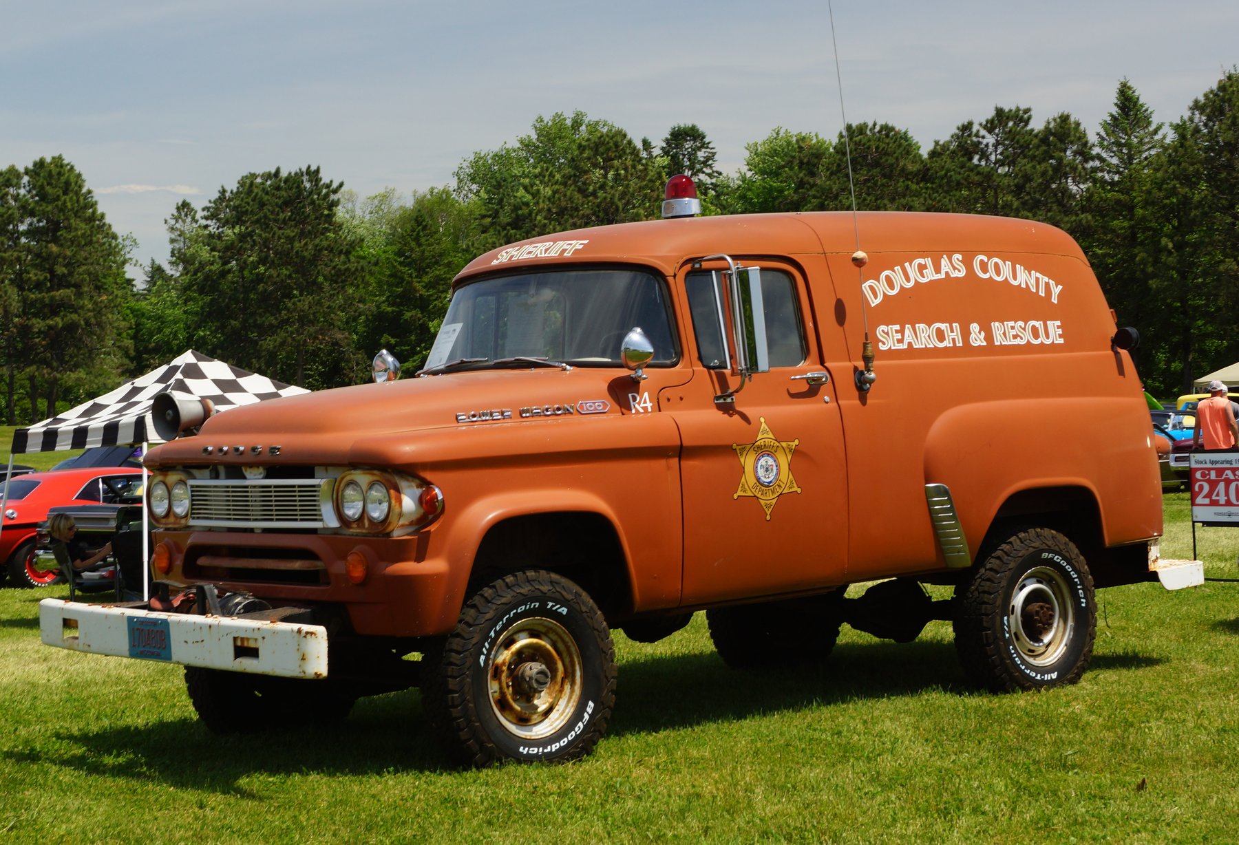 Dodge D100