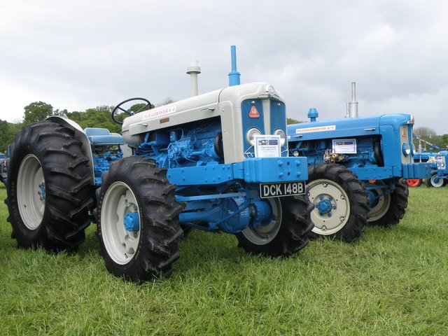 Tractor Roadless 7804