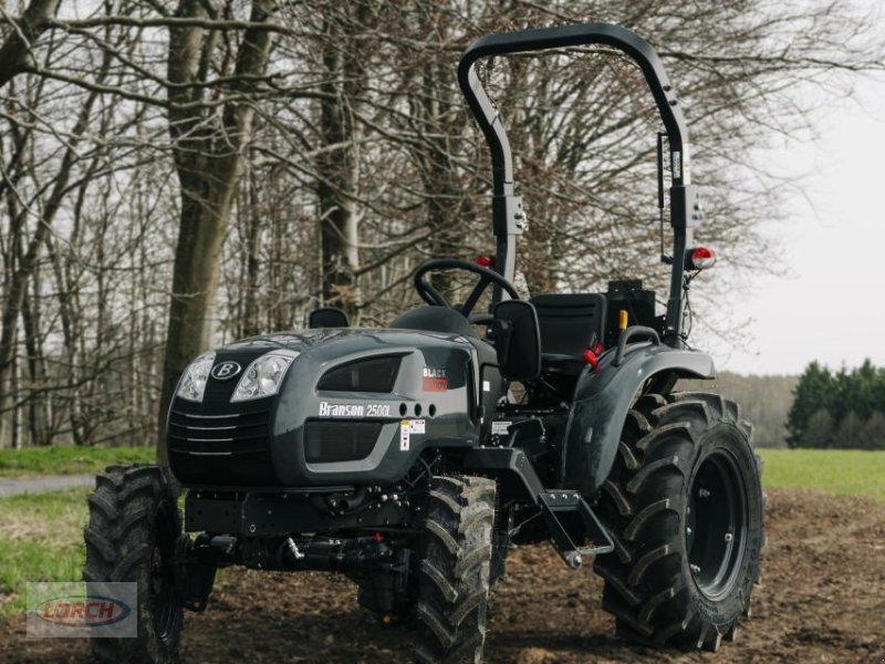 Traktor Branson 2500L Black