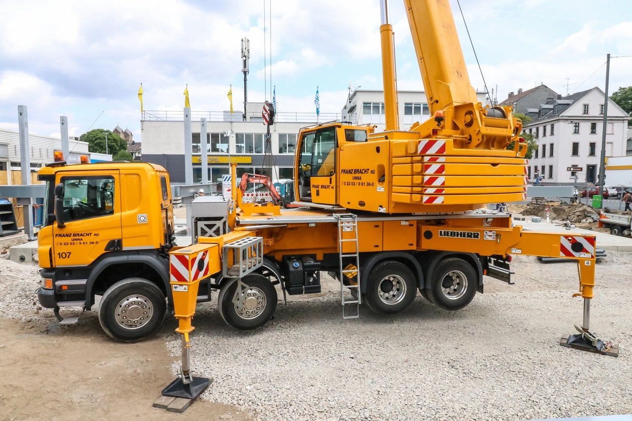 Truck Liebherr LT 1045