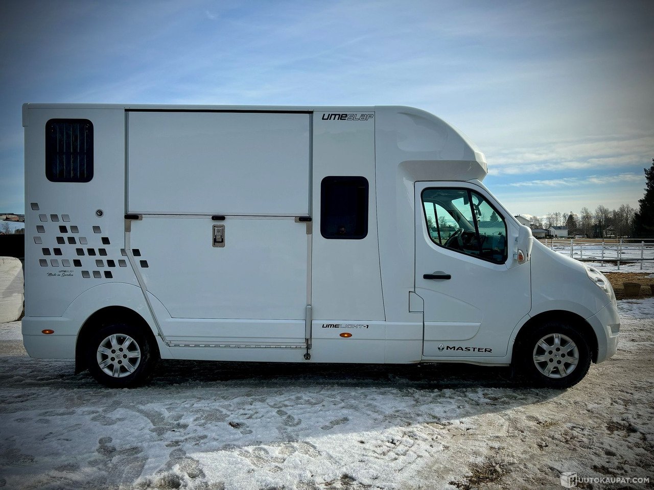 Van Renault Ume Light-2