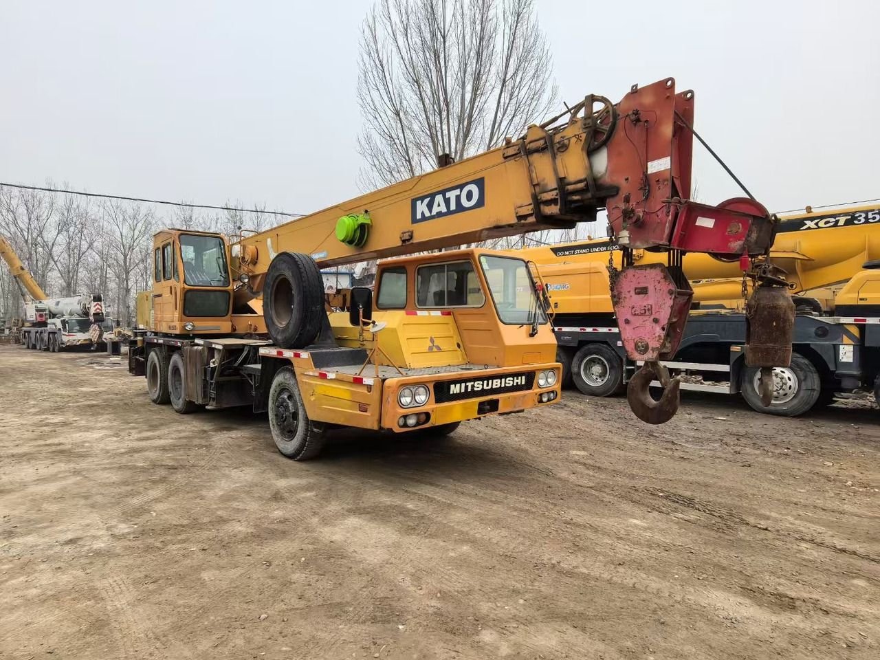 Mobile & rough terrain cranes Kato NK300