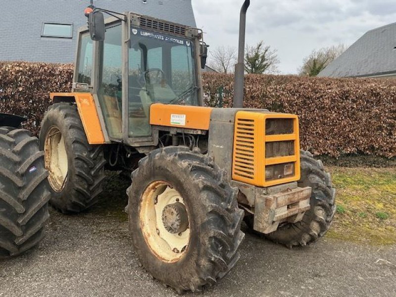 Tractor Renault 133-14 TZ