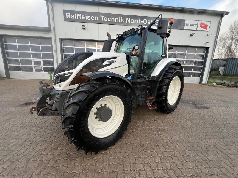 Tractor Valtra T214S