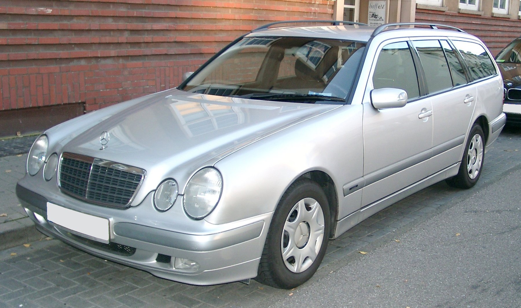 Van Mercedes Benz E 290 TD KOMBI
