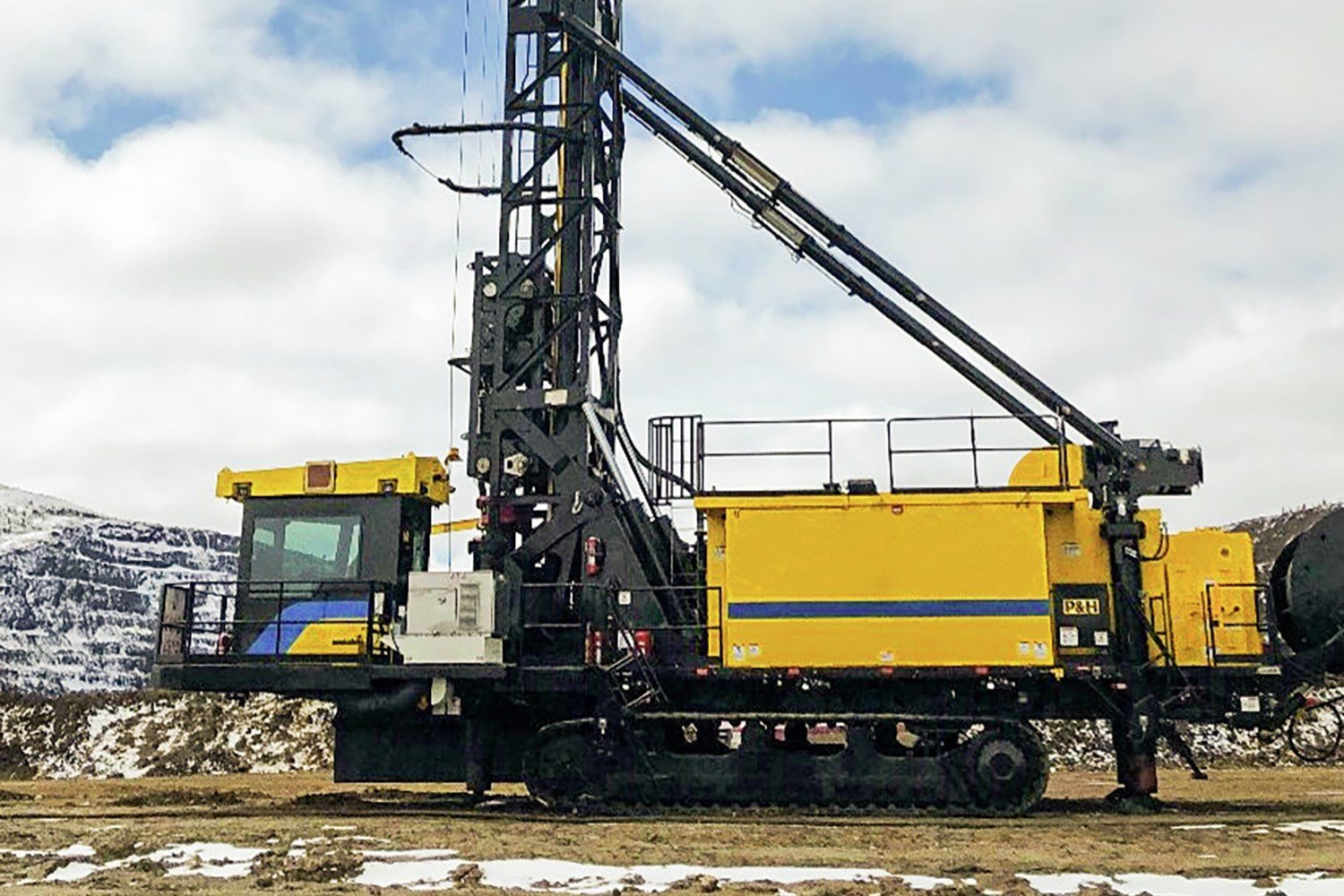 Mining machine Komatsu HD320-3