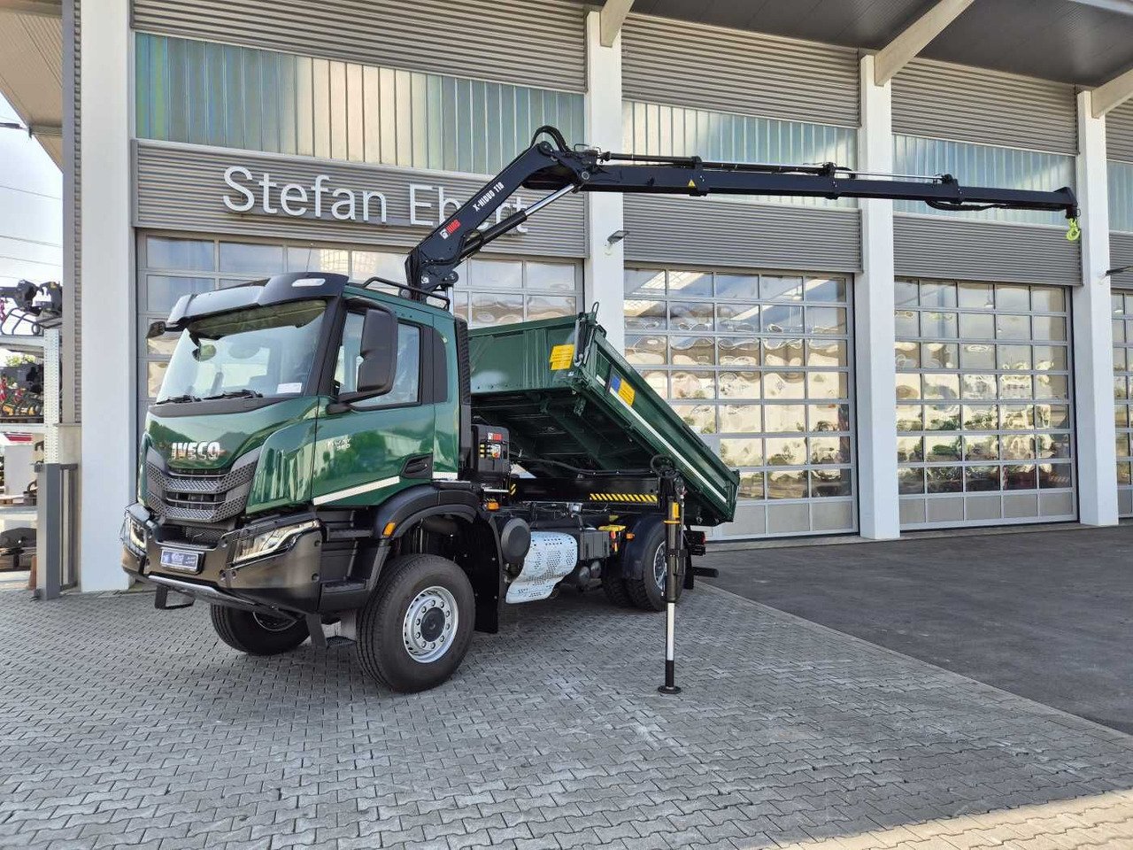 Truck Iveco AD190T36W/P