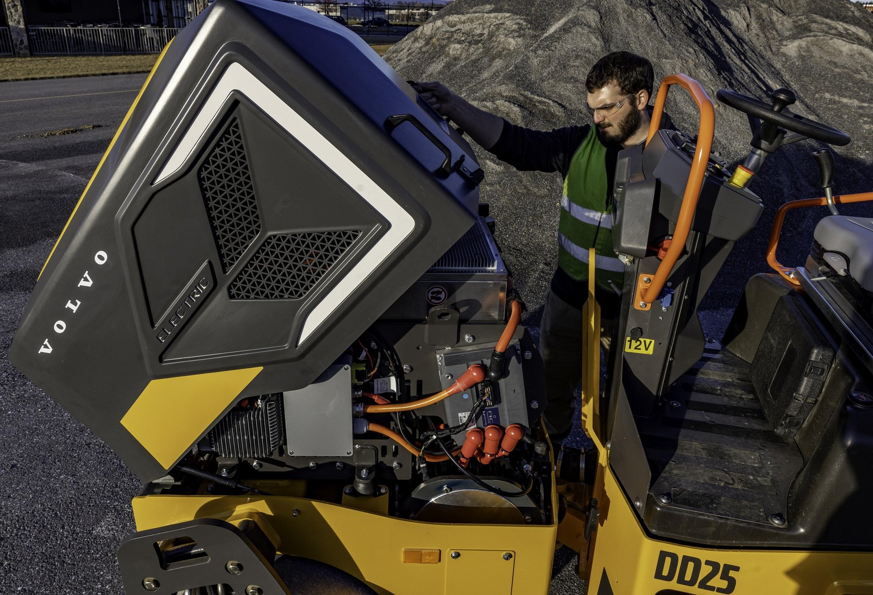 Heavy-duty on-road engines Volvo MP10 - 565 C
