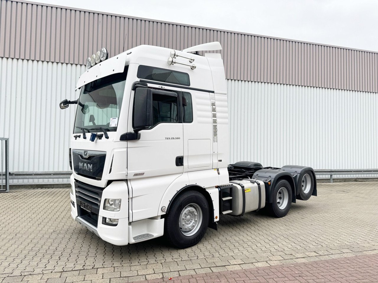 Truck MAN 28.580 6x2-2 BLS/3300