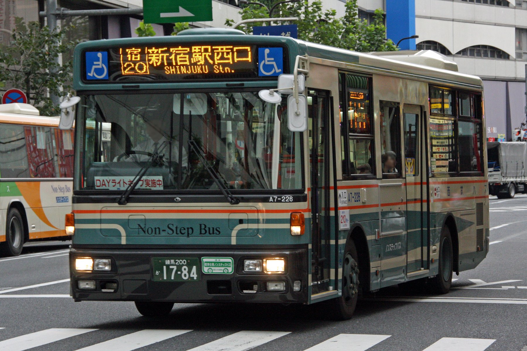 Buses & coaches Nissan Diesel Space Runner RA
