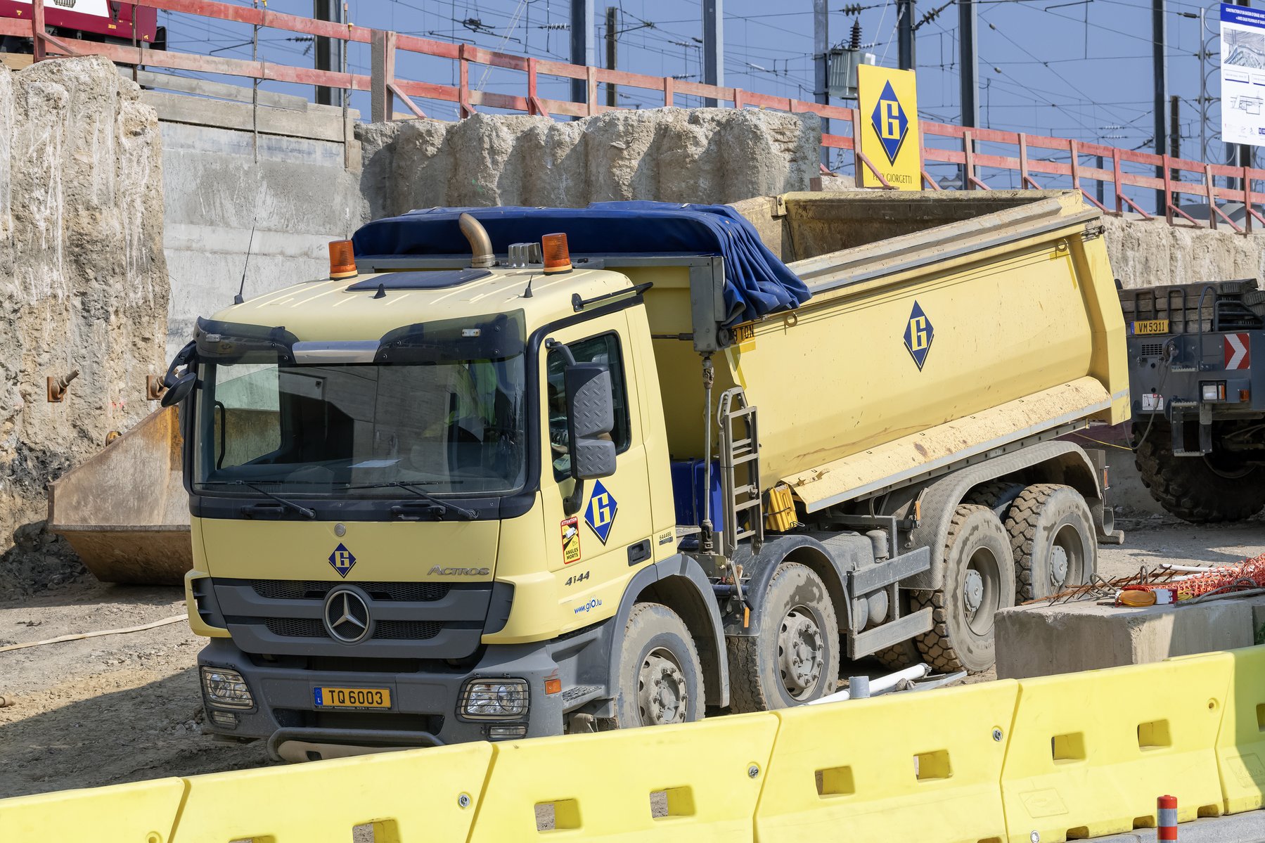 Truck Mercedes Benz Actros 4144