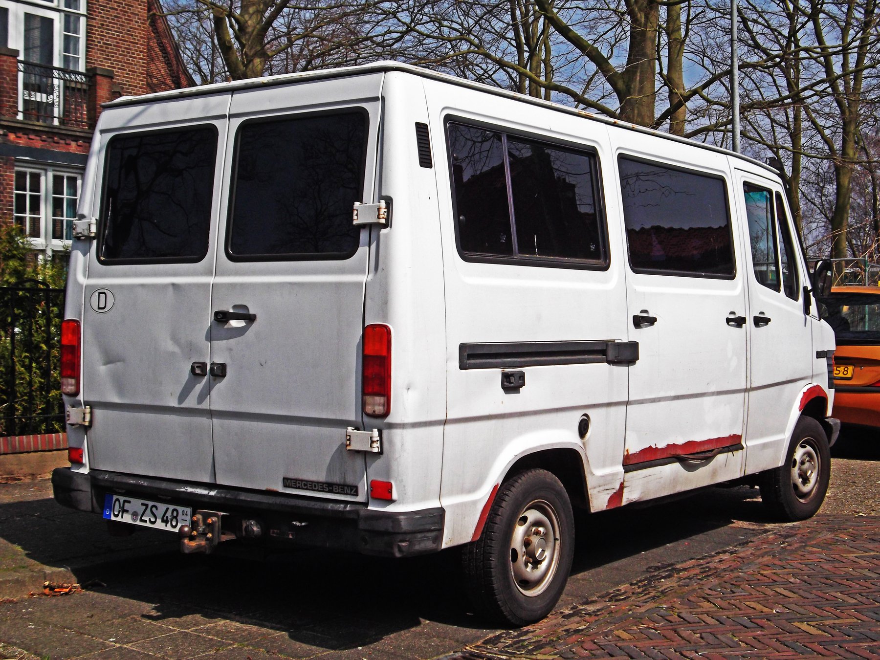Van Mercedes Benz 208D-901311/300