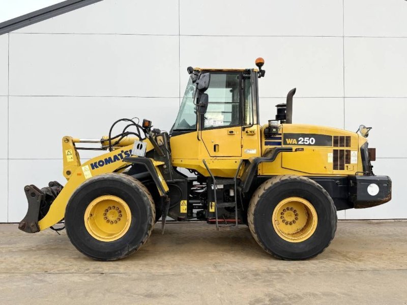 Komatsu WA250-3