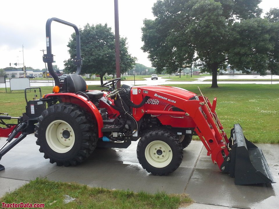 Traktor Branson 6530R 4WD
