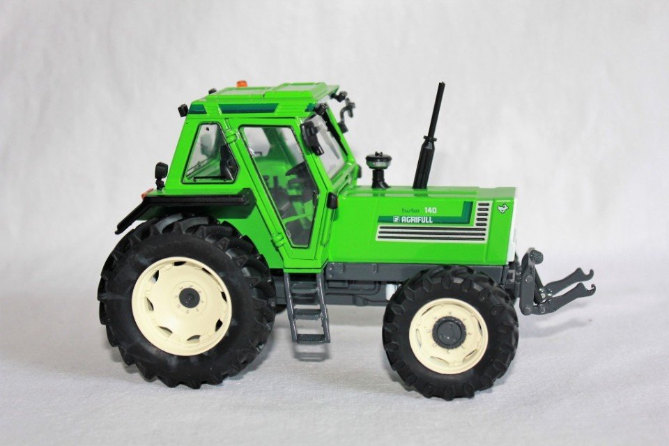 Traktor Agrifull 140
