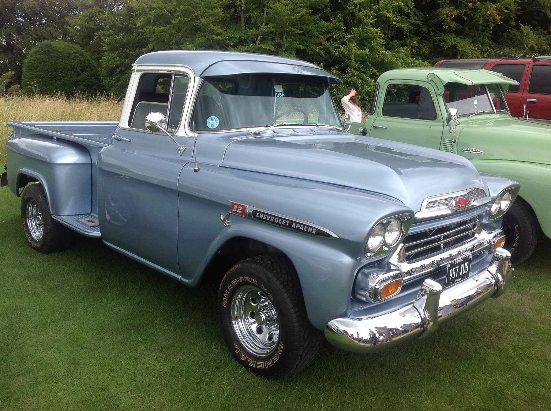 Van Chevrolet V3B APACHE 32