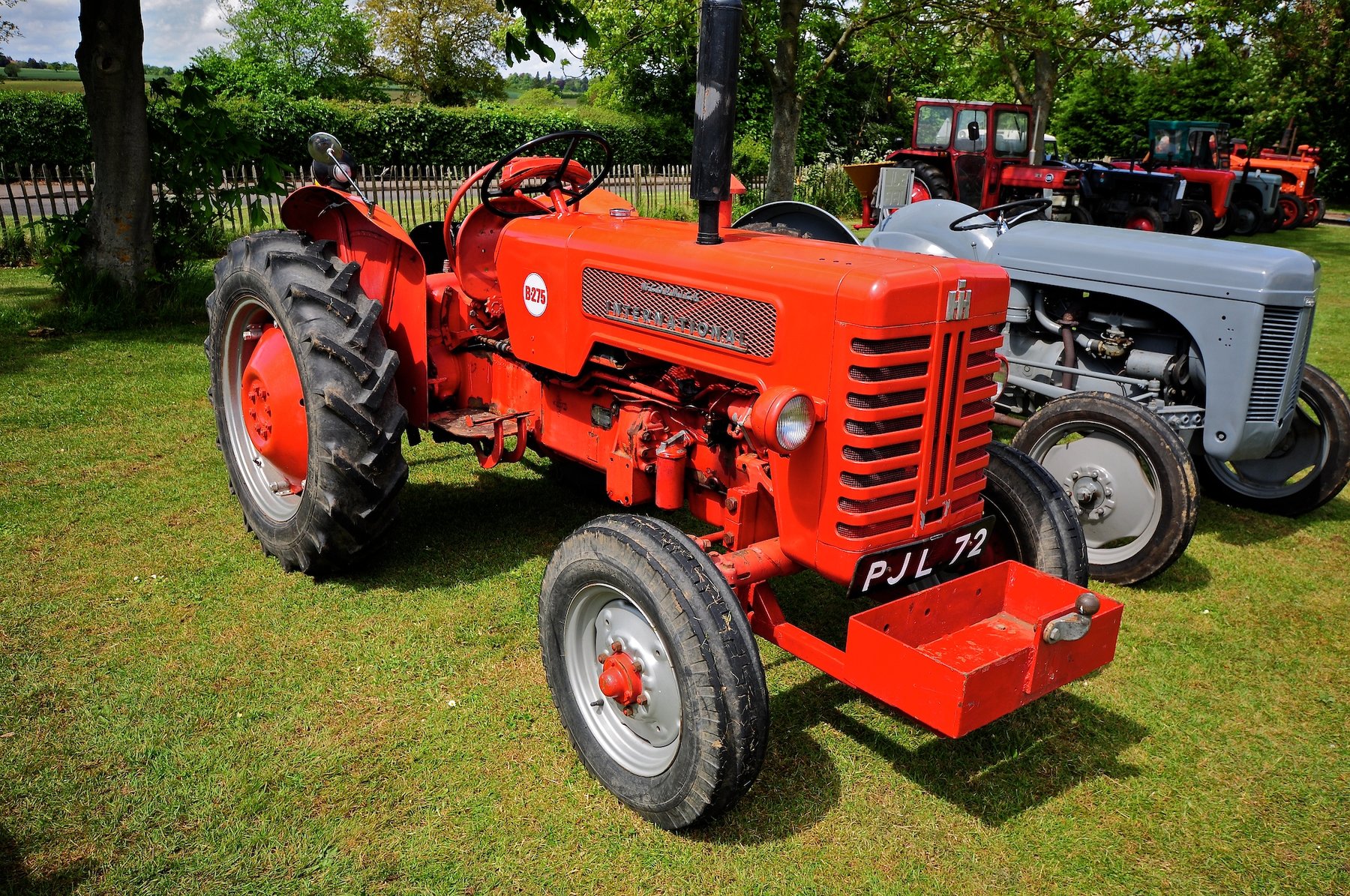 Tractor McCormick McCormick B-275