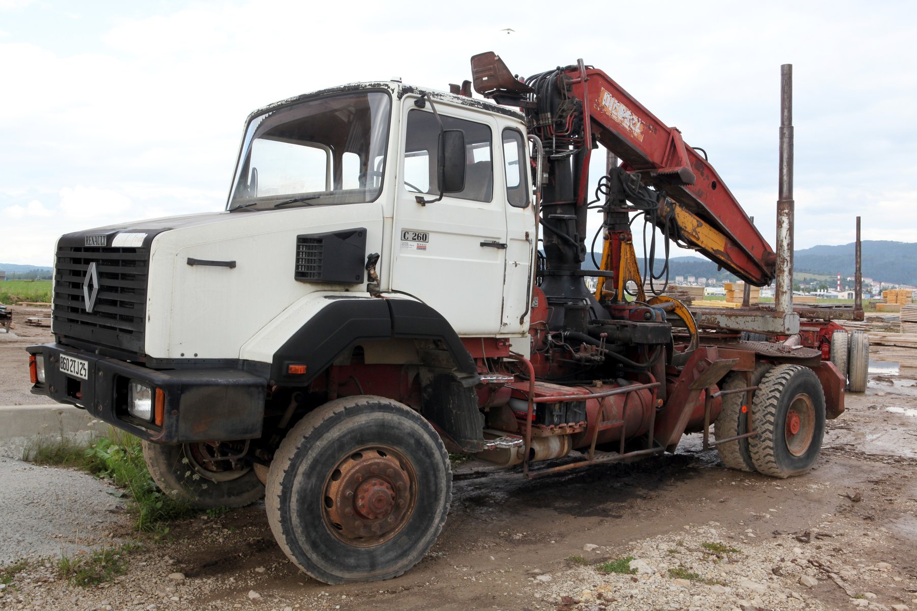Truck Renault 260-33BXB2-4X4/410