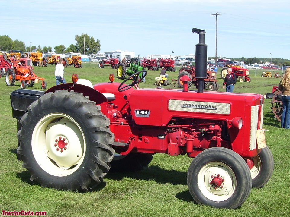 Tractor International Harvester B-414