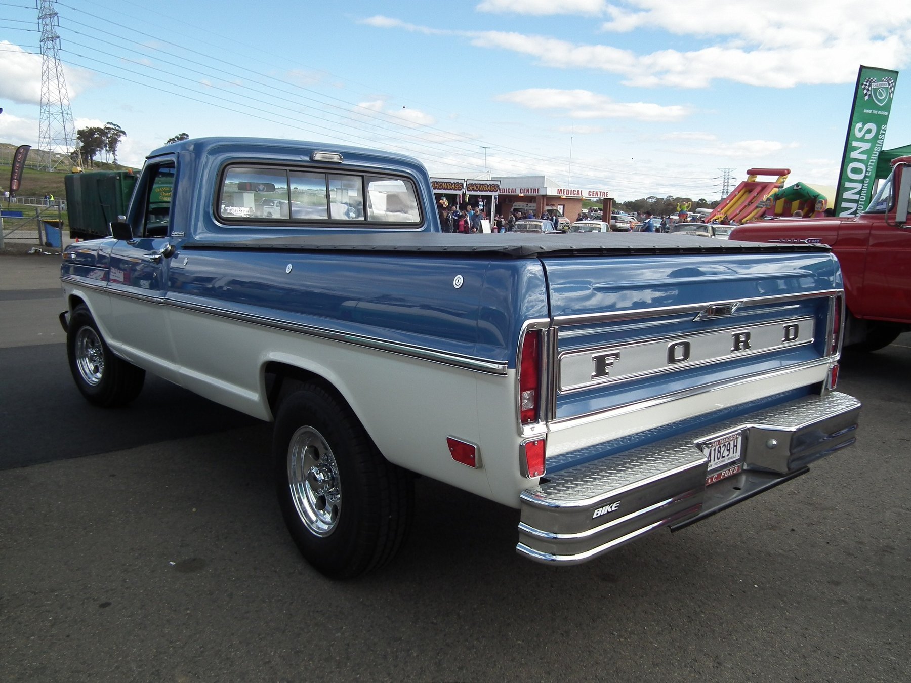Van Ford F 250 CUSTOM CAB