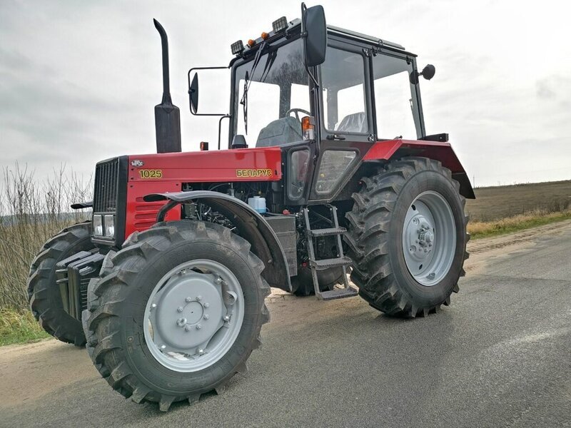 Tractor Belarus 1025.1