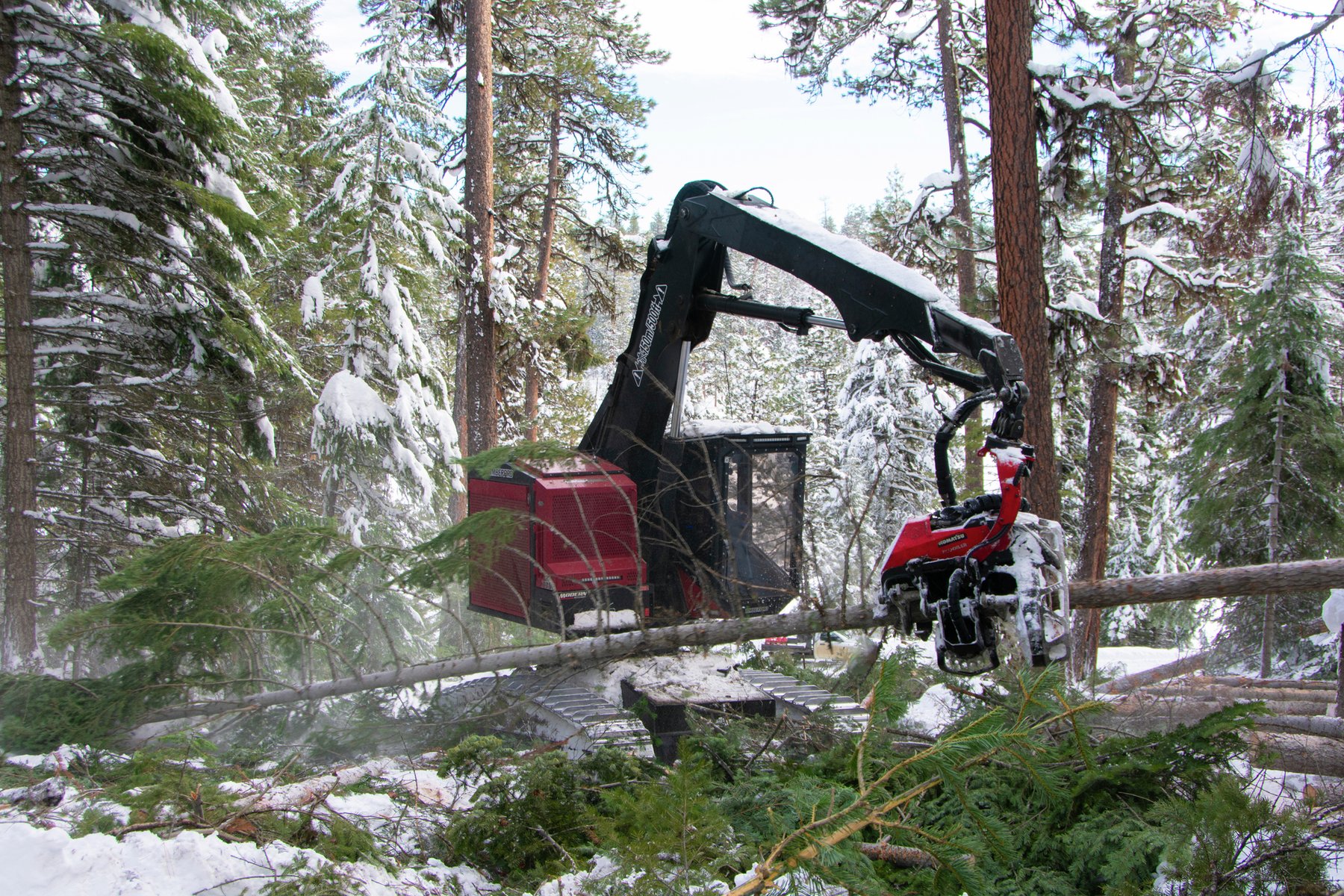 Forestry machine Komatsu TL725D harvester