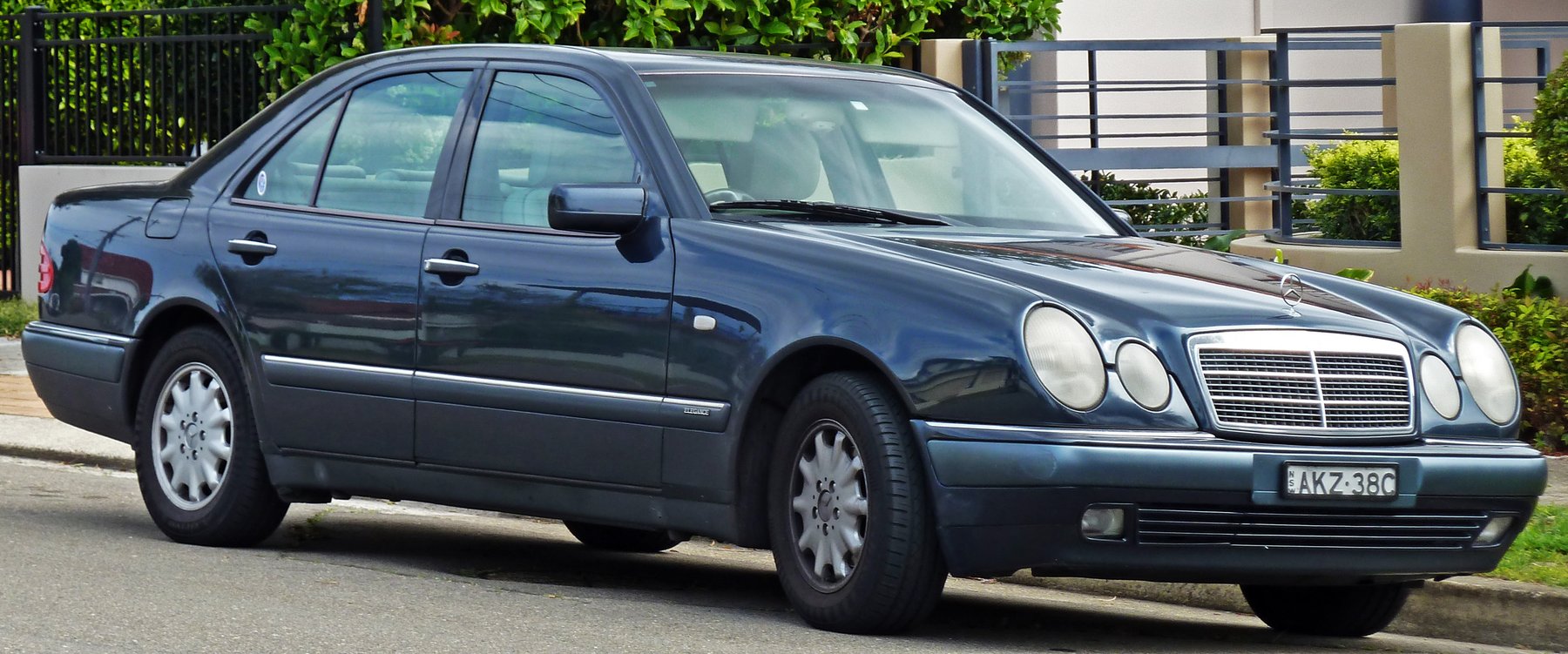 Van Mercedes Benz 210
