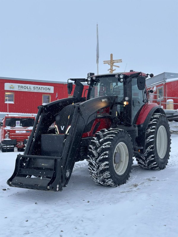 Traktor Valtra 8350-4-4X4/256
