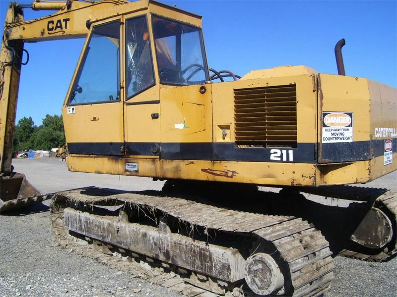 Bagger Caterpillar 211