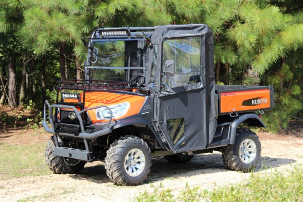 Traktor Kubota RTV900 CABIN