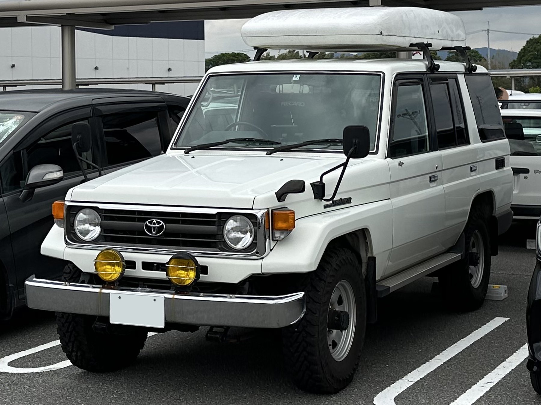 Van Toyota HZJ 76