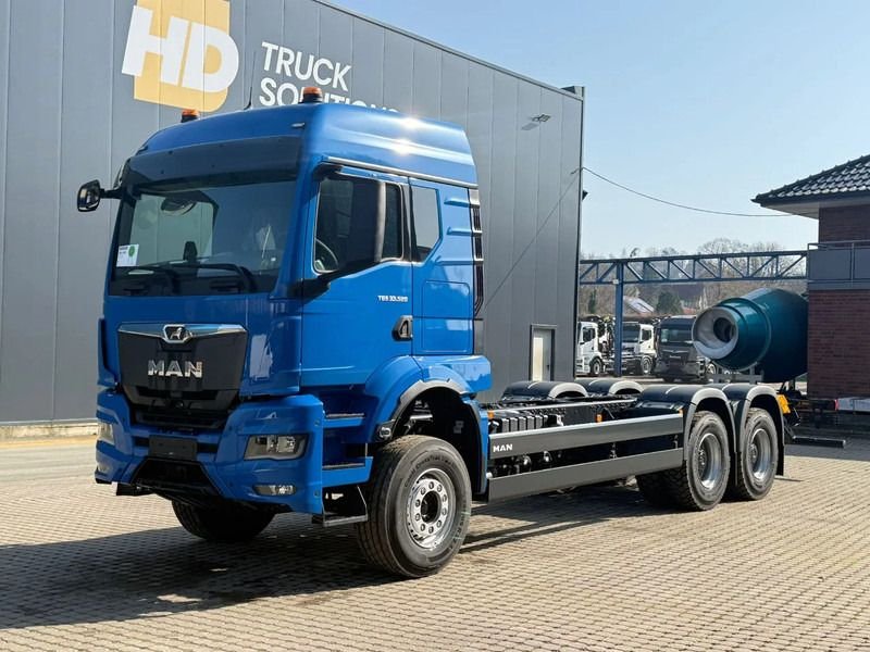 Truck MAN TGS 33.520 6x4 BB CH