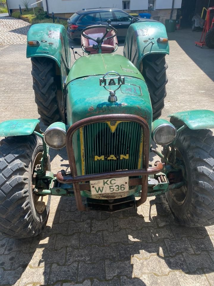 Traktor MAN 4R3