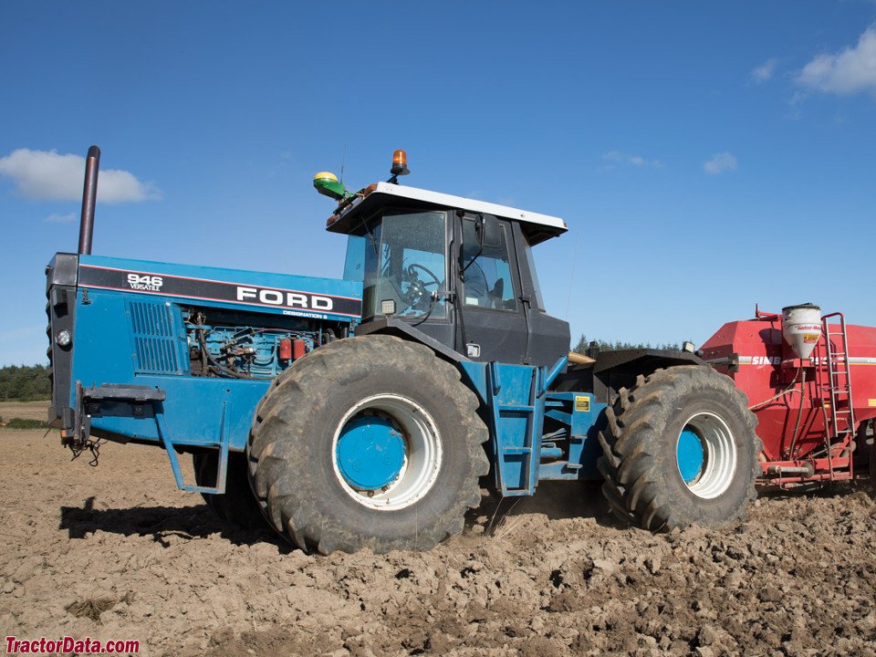 Van Ford Versatile 946