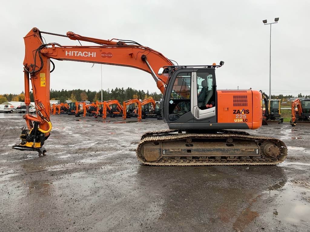Excavator Hitachi ZX225USR