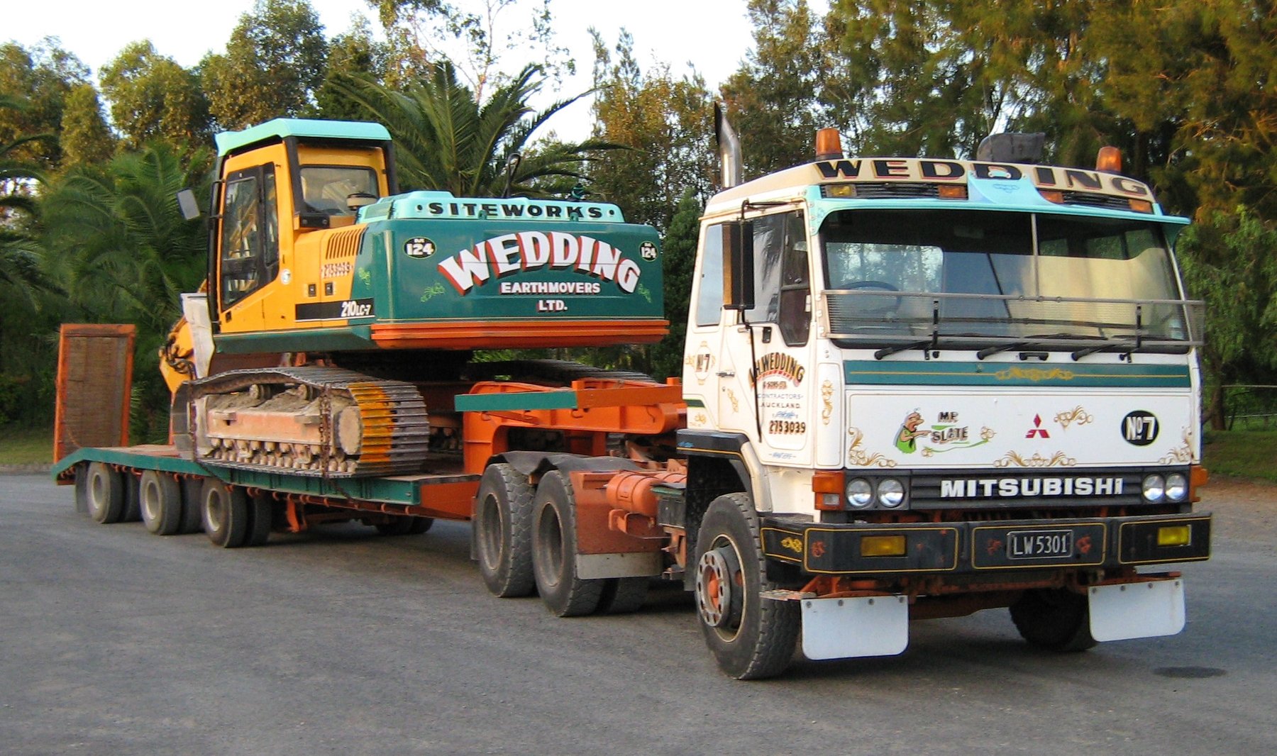 Truck Mitsubishi FE84P