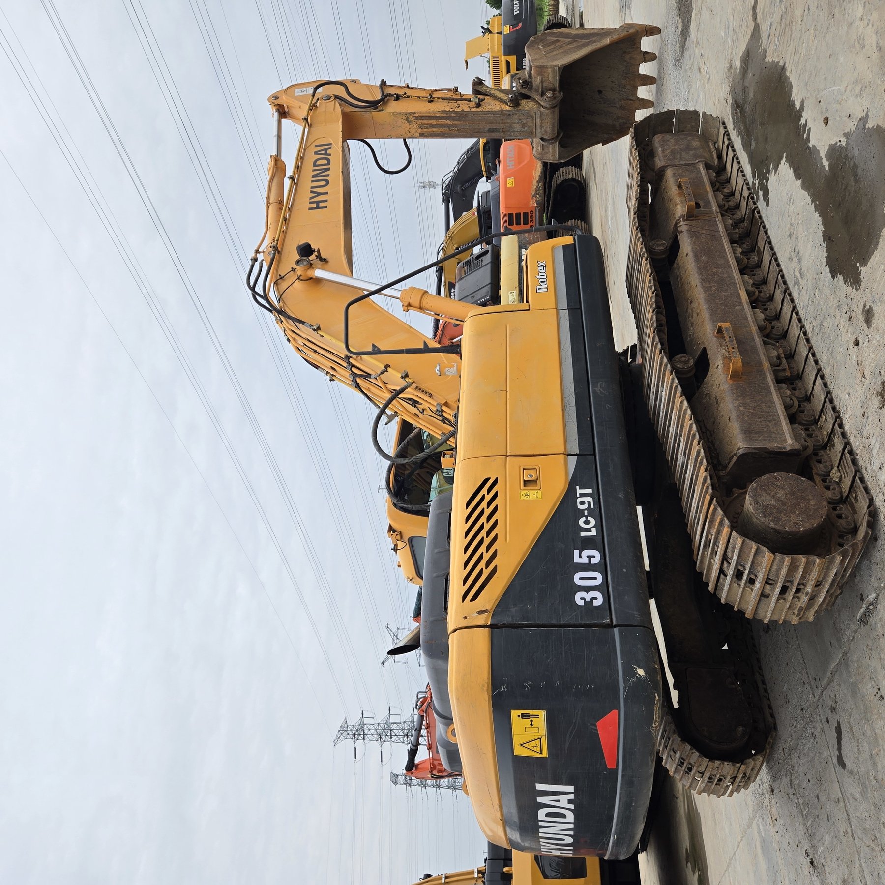 Excavator Hyundai R250LC-7A