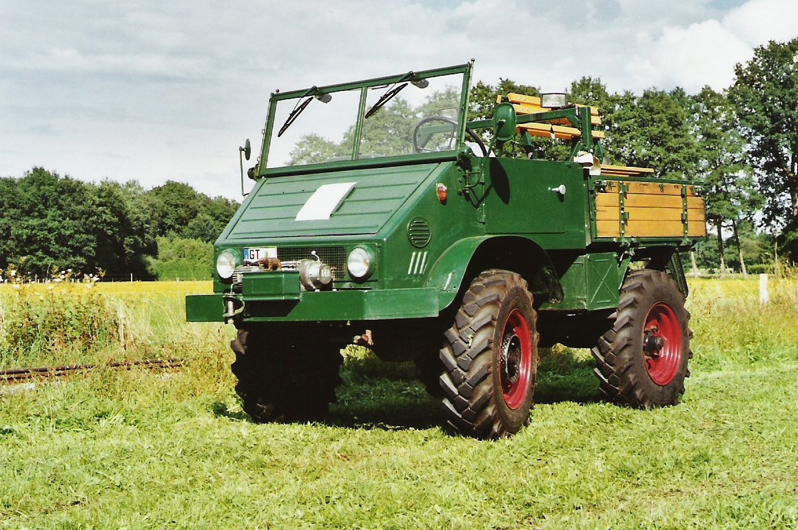 Tractor Daimler Benz Unimog 411