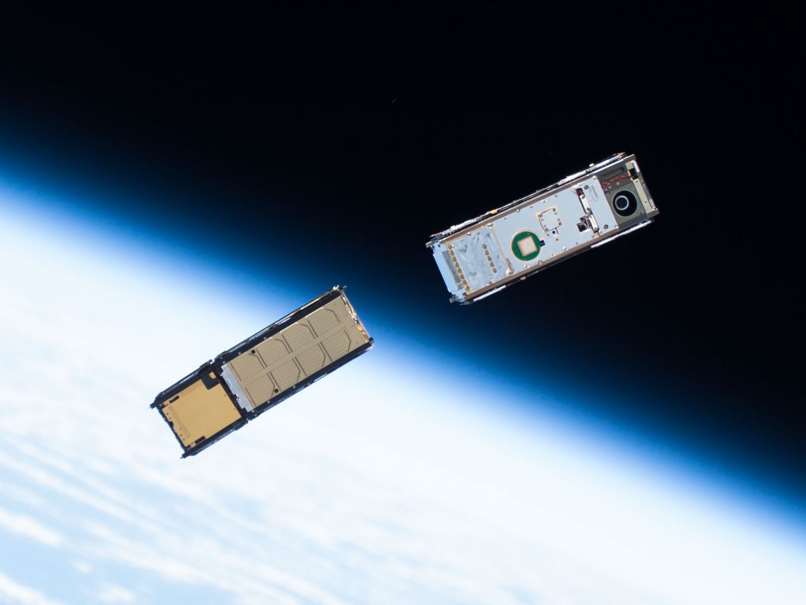 Trailer Satellite SATELLITE SATELLITE