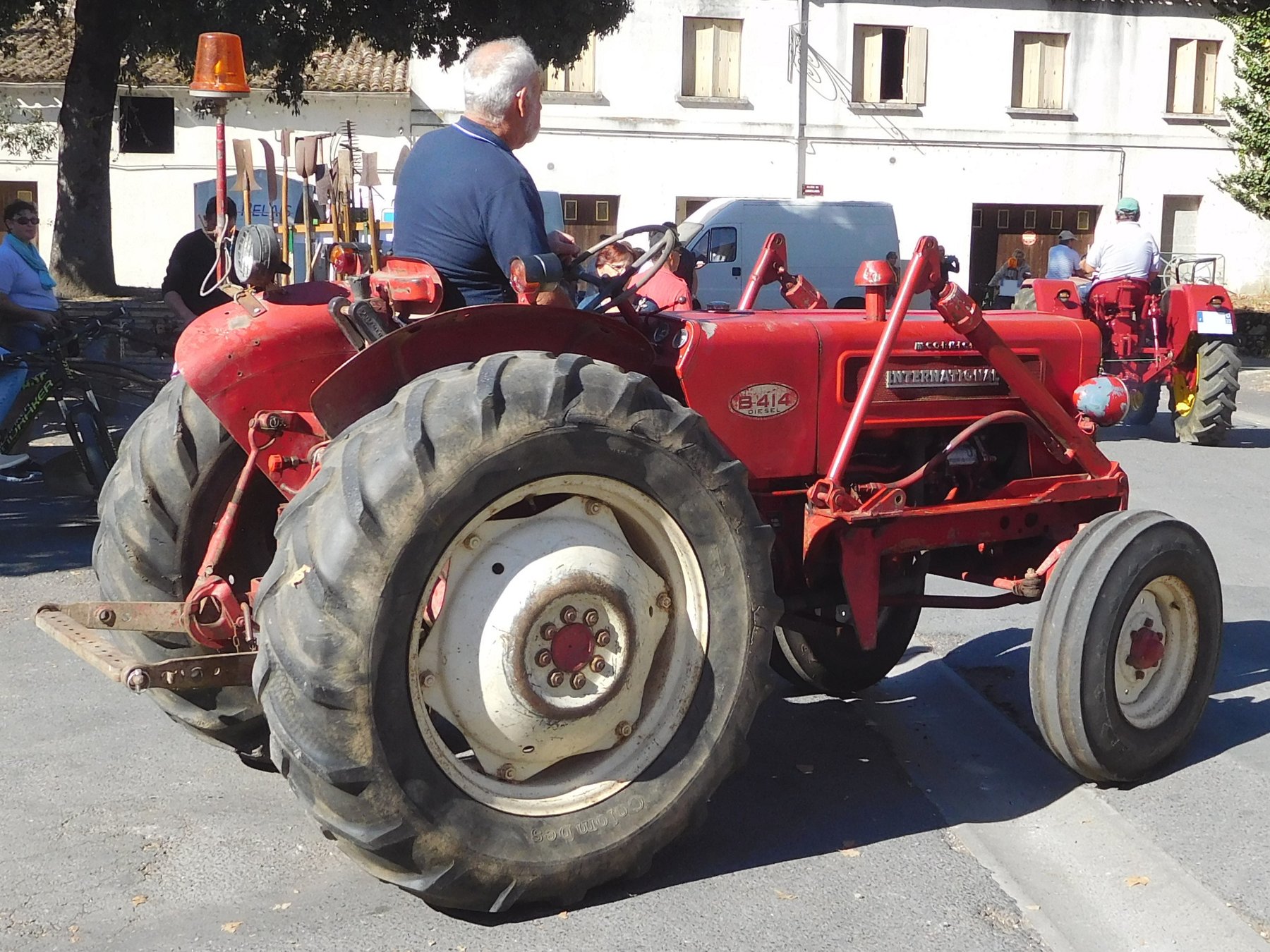 Tractor McCormick International B-414/1943