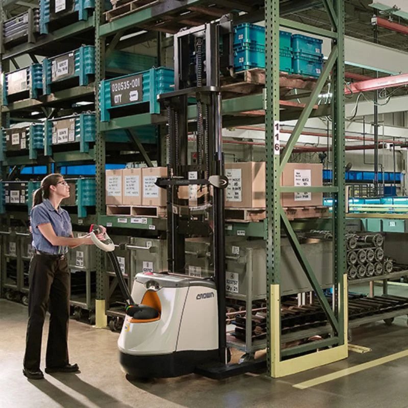 Pallet truck Crown ST/SX 3000 Stacker Series