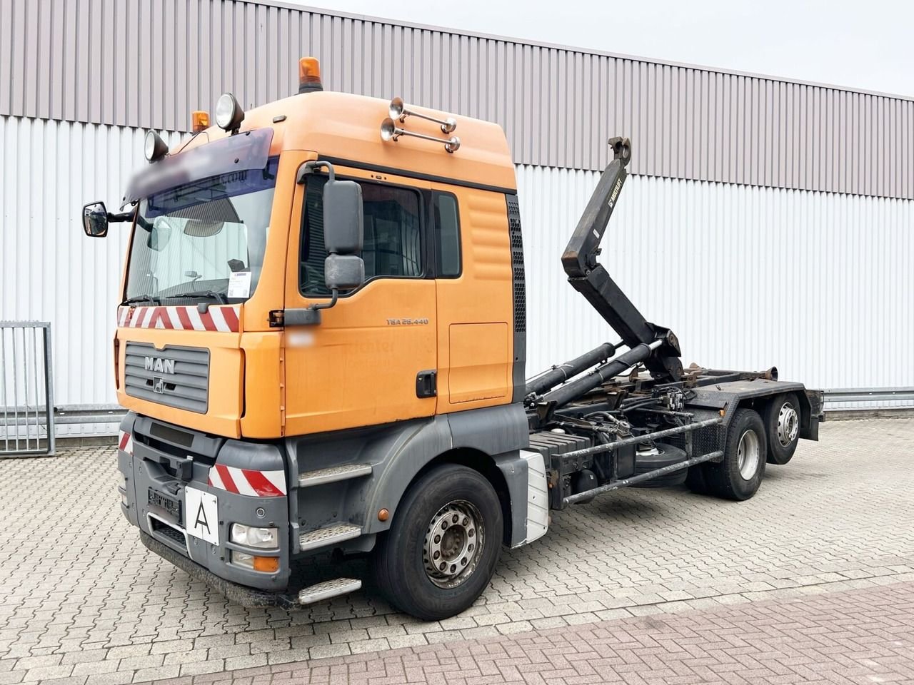 Truck MAN TGA 28.480BL-6X2/420+135