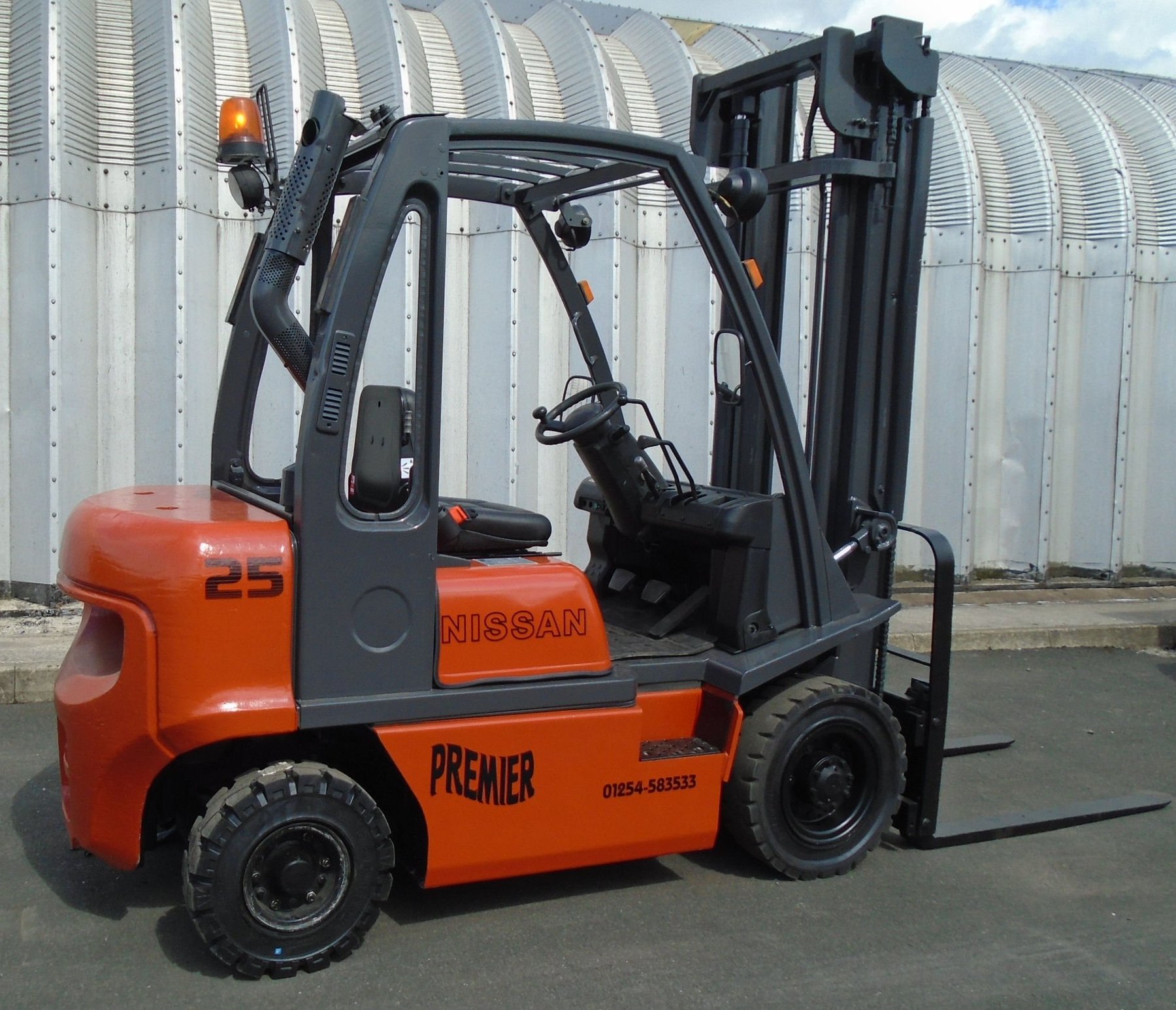 Dieselstapler Nissan FD02A25Q